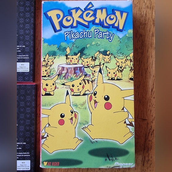 Vintage Pokémon Bundle Pikachu Party Fighting Tournament VHS & Trading Cards - Picture 3 of 9
